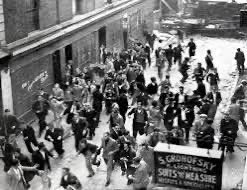 AntiRacismDay's tweet photo. 90 years ago today working class people mobilised to stop Oswald Mosley’s British Union of Fascists marching through the East of London.

The battle of Cable Street is an inspiration to all fighting fascism &amp; the far right. 

‘They shall not pass’. https://t.co/0OCo6AFCir