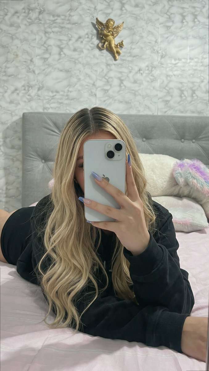 blushworld18876's tweet photo. hips out hmm https://t.co/sLRDqFgZUI