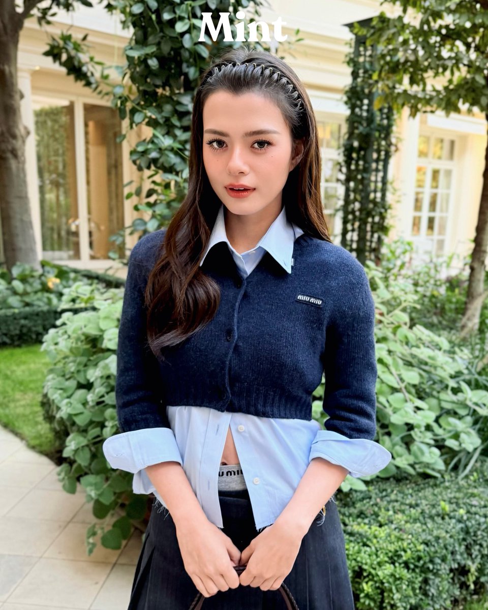 mintmag_th's tweet photo. สวยติดแท่! #MintReports สแนปภาพฟร้อนท์โรว์ลุคสวยของสาว #เบ็คกี้ แขกของแบรนด์ พร้อมแล้วที่จะไปร่วมชมแฟชั่นโชว์ Miu Miu คอลเล็กชั่น Spring Summer 2027 ที่จะจัดขึ้นในเย็นวันนี้ ณ กรุงปารีส ฝรั่งเศส เรียกว่ามาชิค มาสวยเลยทีเดียว 💚

#MiuMiuPFWxBecky
#Beckysangels 
#MiuMiuSS27
#MiuMiu
#MintMagTH