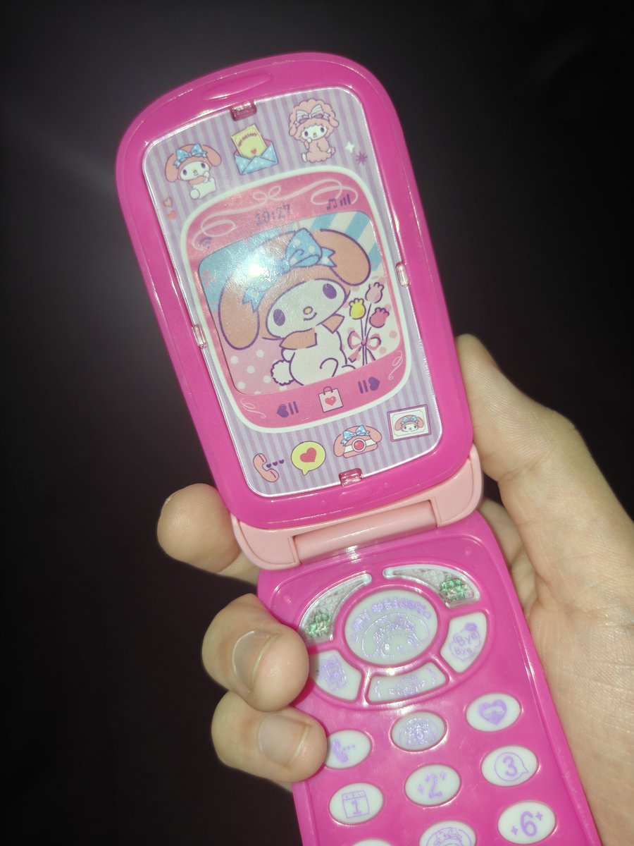 YumiSword's tweet photo. 呵呵 不要羡慕我的Iphone67ProMax。 https://t.co/A3V1mpDIul