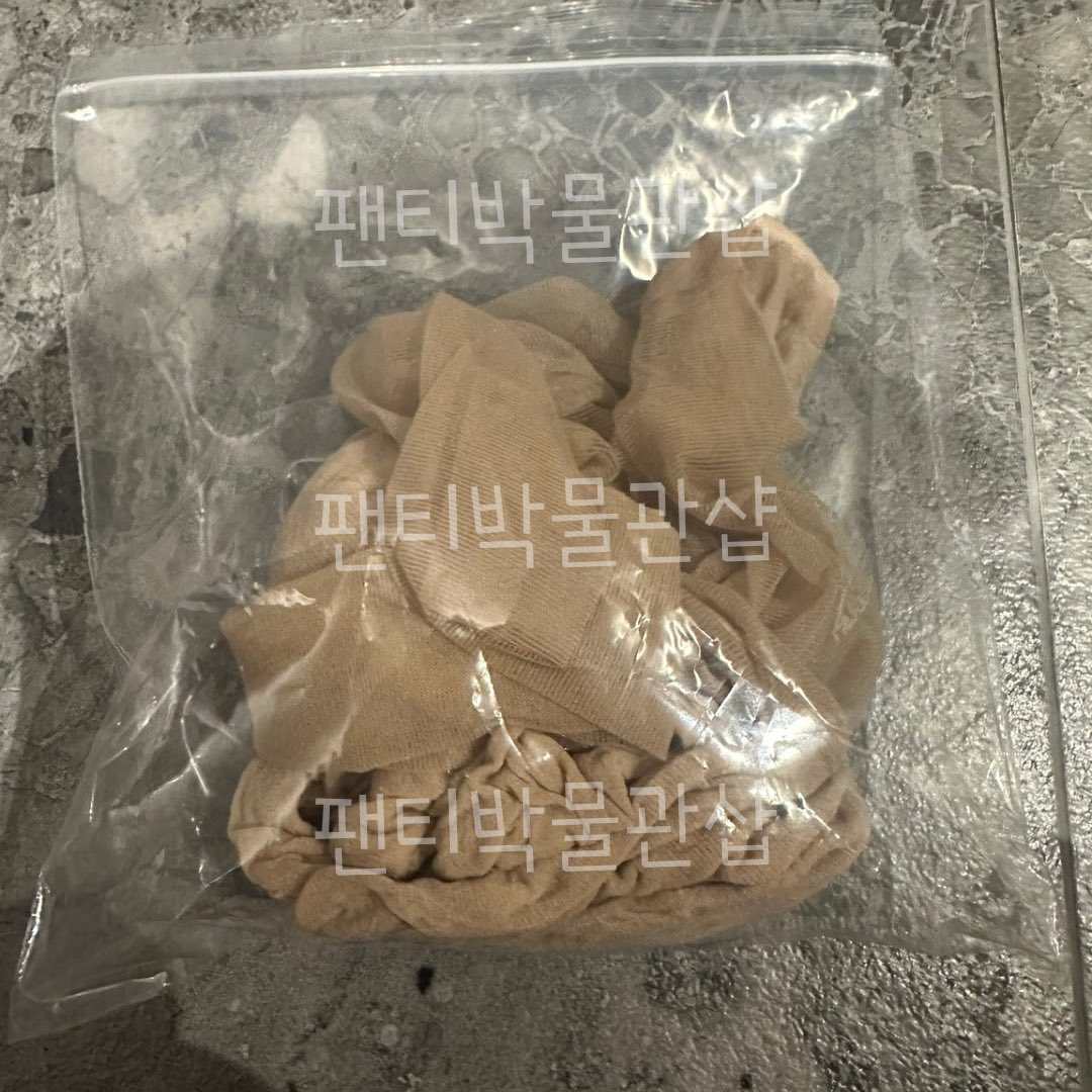 wardrobeurshop1's tweet photo. 이름: 박지윤
나이: 27
직업: 승무원 
관계: 여사친 
품목: 스타킹 , 팬티
사이즈: 현직 승무원 , 얼굴 이쁨 
상태: 스타킹 3일 착용 살냄새 체취  지퍼백보관중 / 분비물 묻어있는 팬티 하드x
거래방법: 일택 편택
판매가: 팬티 4.0 스타킹 3.5
인증 및 사진 제공여부: 구매시 일상사진과 가슴사진 https://t.co/PGLX3aSf5V