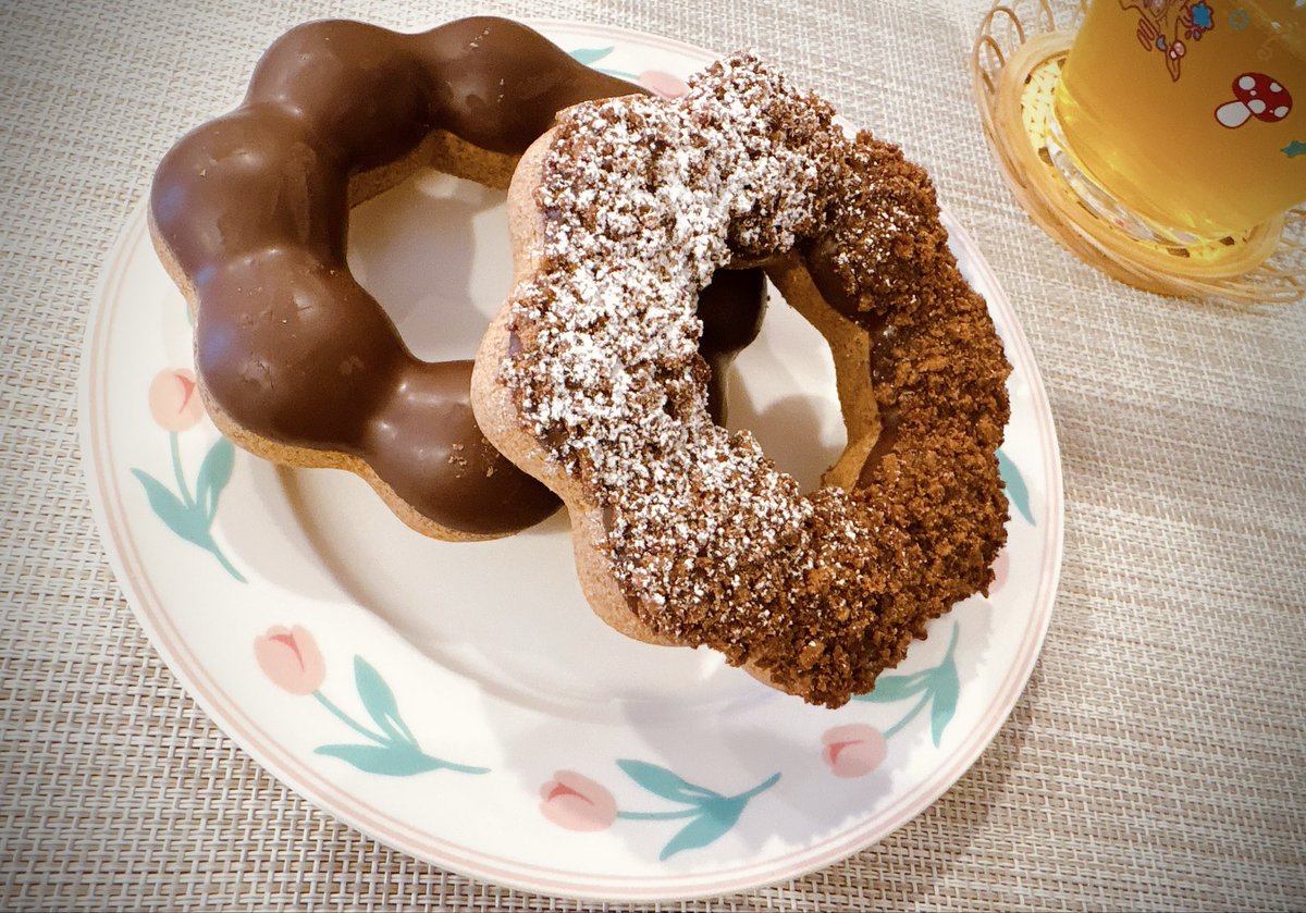 mike_toragff's tweet photo. 例年より少し早いけど、今年もポンデショコラの季節がきたのでポンデ祭り🍩
ドーナ���も定期的��食べたくなる https://t.co/OgzLToS0Tp