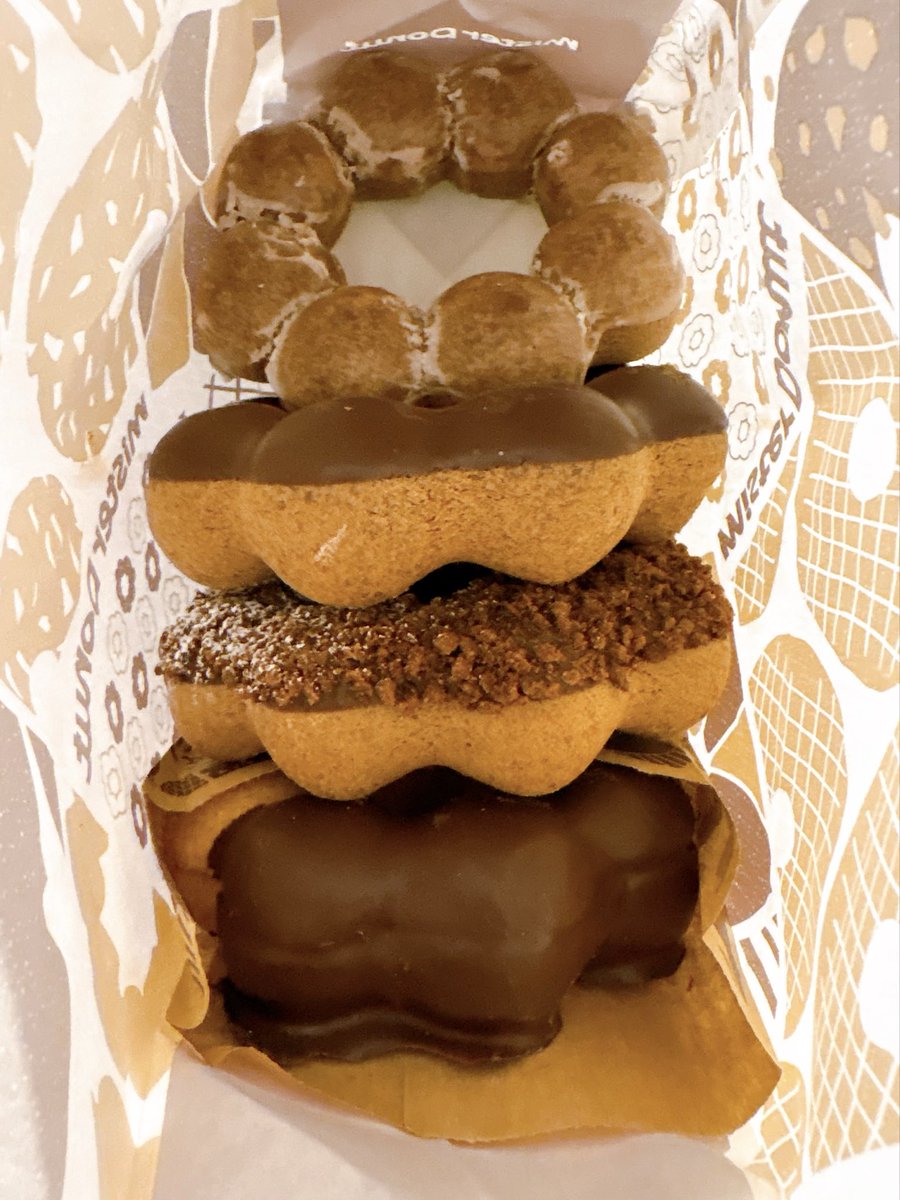 mike_toragff's tweet photo. 例年より少し早いけど、今年もポンデショコラの季節がきたのでポンデ祭り🍩
ドーナ���も定期的��食べたくなる https://t.co/OgzLToS0Tp