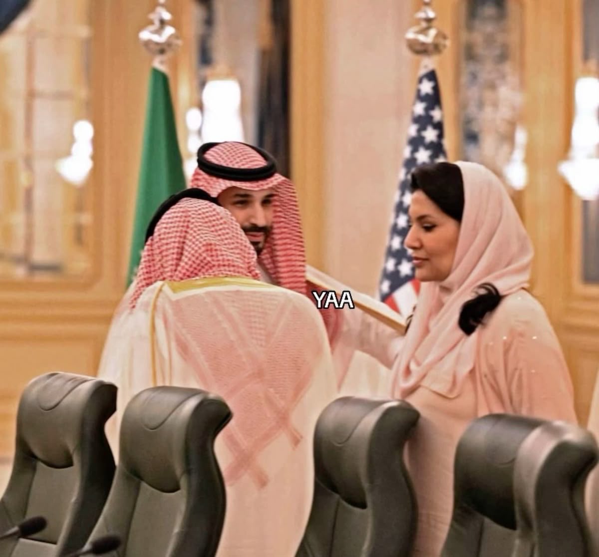 Lo_7ll's tweet photo. #٢٠٣٠_بلا_نقاب4 يا بنات.. خلي قلوبكم مطمنة ورؤوسكم مرفوعة فوووق! حنا بعهد محمد بن سلمان، سندنا وقائدنا اللي كسر كل الحواجز عشان النساء تكون بالمكان اللي نستحقه. يدري بحلمنا وبينصفنا من كل قمع وتضييق. لا يربككم أي ضغط، كلنا واثقين فيه وبقراراته، وحقنا جاي استمرو بكل حب وثقة. https://t.co/THhpZtvrg7