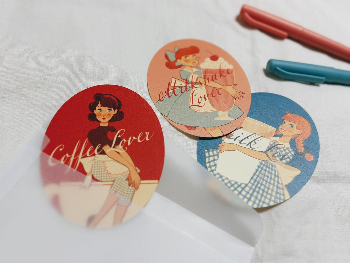 risaart29's tweet photo. \ New Item /
⁡
こちらも #TCM2 に合わせてご用意しました
ドリンクをテーマにした紙雑貨です🥛☕️🍒
⁡
◇ポストカード ¥220
◆耐水ステッカー ¥330
◇メッセージカードセット ¥660
⁡
過去に制作したグッズもたくさん持って行きます！
ぜひお気に入りを見つけてくださいね🎀 https://t.co/79wCOB7ne8