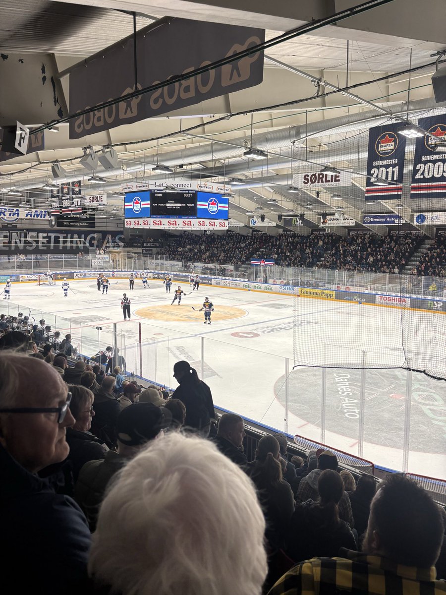 rad4sete7's tweet photo. Hockeytown dag 2

Noe stjernen bare kan drømme om
#2hockey https://t.co/Ebqfdeo988