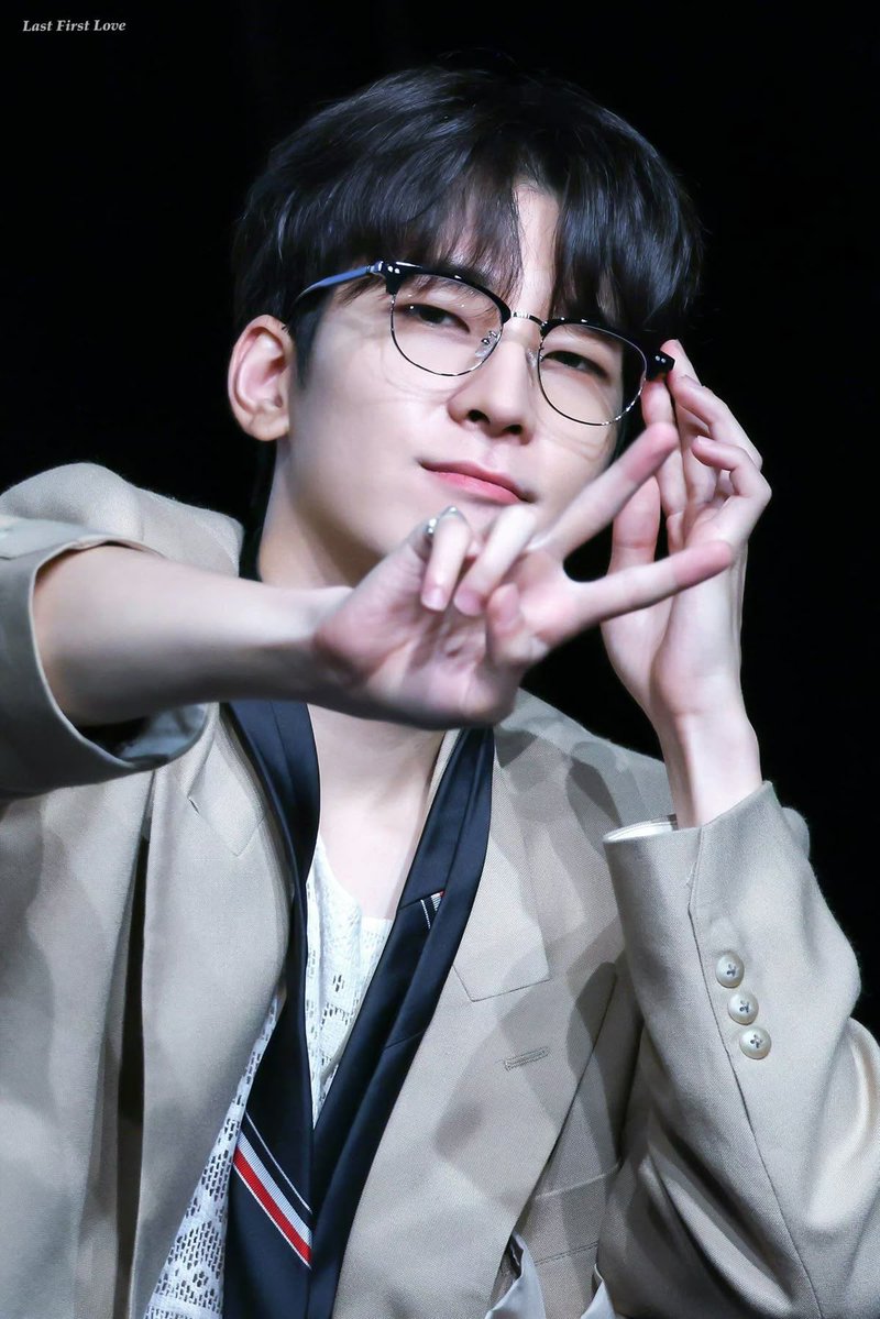 cat_Mount_'s tweet photo. 원우 ✌🏻😼 https://t.co/iSWwtztKB3