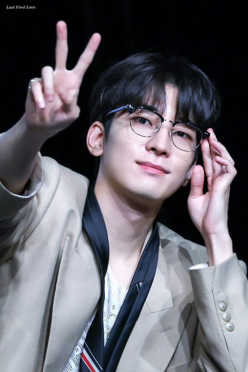 cat_Mount_'s tweet photo. 원우 ✌🏻😼 https://t.co/iSWwtztKB3