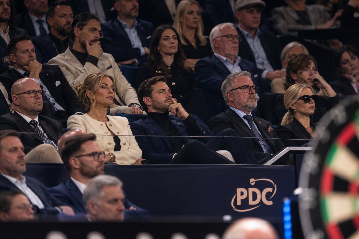Nanek__'s tweet photo. @LaczyNasDart Najlepiej, żeby taka publika była w darcie i cichutko oczywiście. https://t.co/nUQu9FYXAo