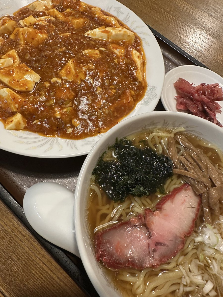 ghtwh273's tweet photo. 宮城県加美町、天鳳さん。
マーボーハン（950円）、ミニラーメンセット（300円）。
奥さんは五目そば（900円）。 https://t.co/fOwPMroLRG
