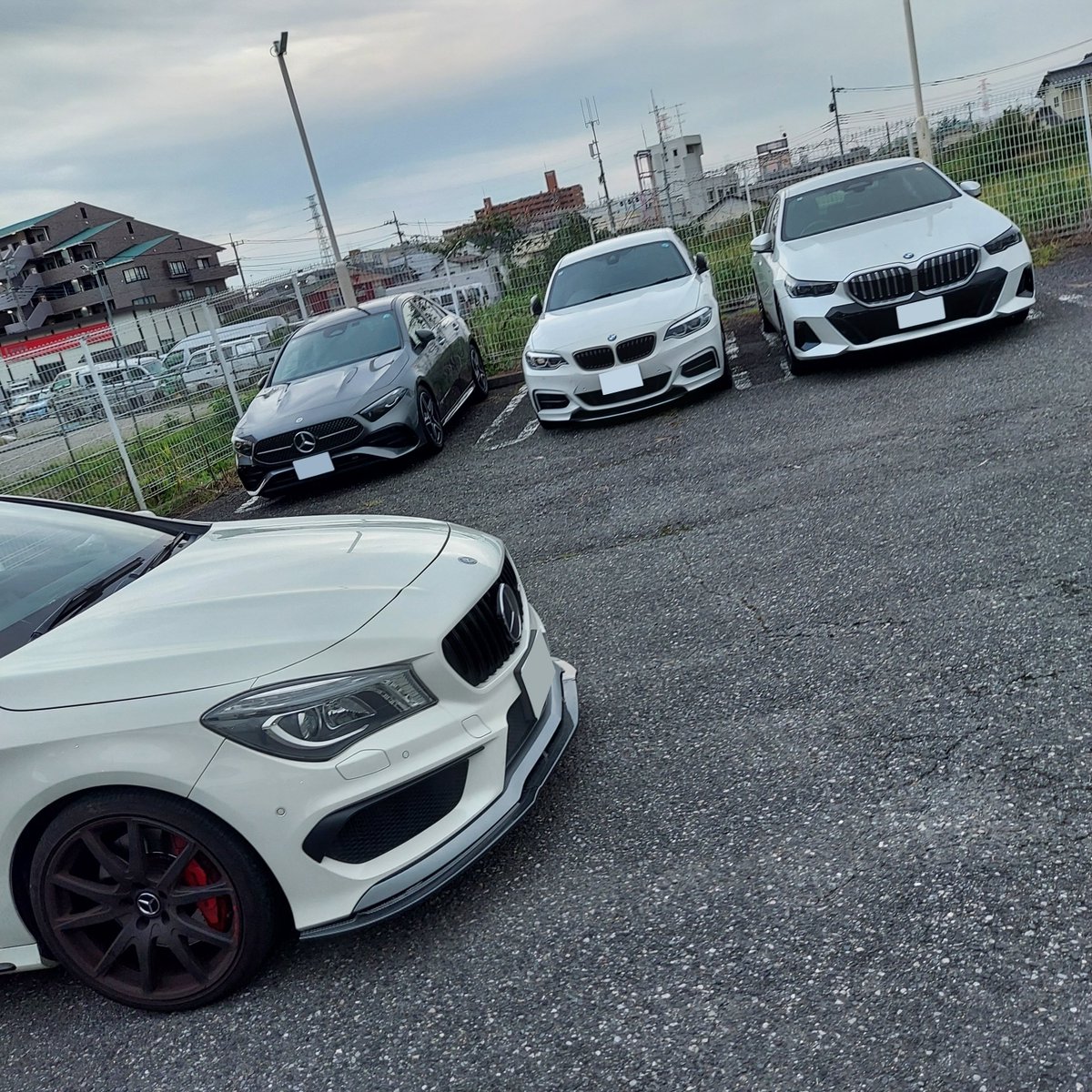 yujinotubuyaki's tweet photo. 今日の集合写真📷️

#240i　6気筒のMT
#523d　四輪駆動
#CLA45　四駆で2L最強
#V177　ただのディーゼルセダン

また遊びましょう😃 https://t.co/2NbBx5VYbd