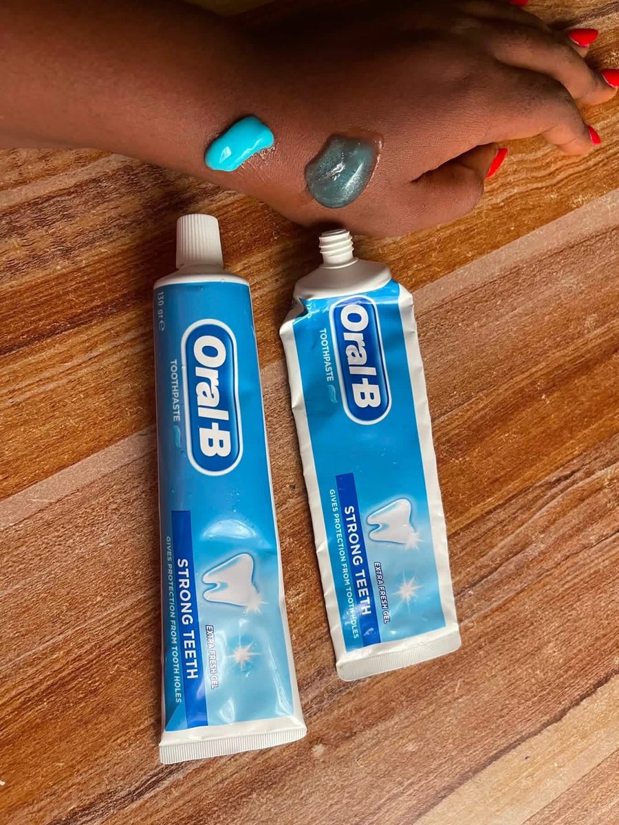oma22k's tweet photo. Which one is original and which one is fake. 

Fake products now dominate the market

May God help us. https://t.co/gOfJwzgS5h