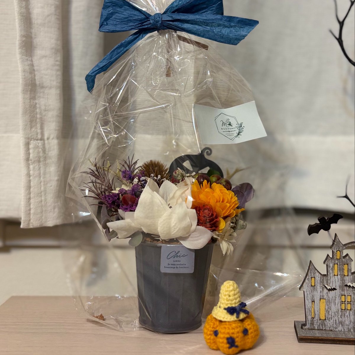 _ryokuha_'s tweet photo. アーティフィシャルフラワーの講師をしているお友達にいただいたっ❤️
ハロウィン🎃なアレンジメント❤️

#アーティフィシャルフラワー https://t.co/b2uKcGhhp0