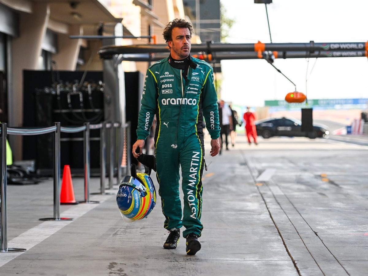 AlonsismoF1's tweet photo. Pero alguien me puede explicar CÓMO HA AGUANTADO FERNANDO ALONSO 3 VUELTAS A LANDO NORRIS PEGADO CON UN MCLAREN????

P8 HISTÓRICA DE ALONSO EN MALASIA.

4 puntos MERECIDÍSIMOS.

Qué CARRERÓN ha hecho Fernando.

Es el mejor piloto de todos los tiempos.

FERNANDO ALONSO FOREVER https://t.co/LjhODNNo9v