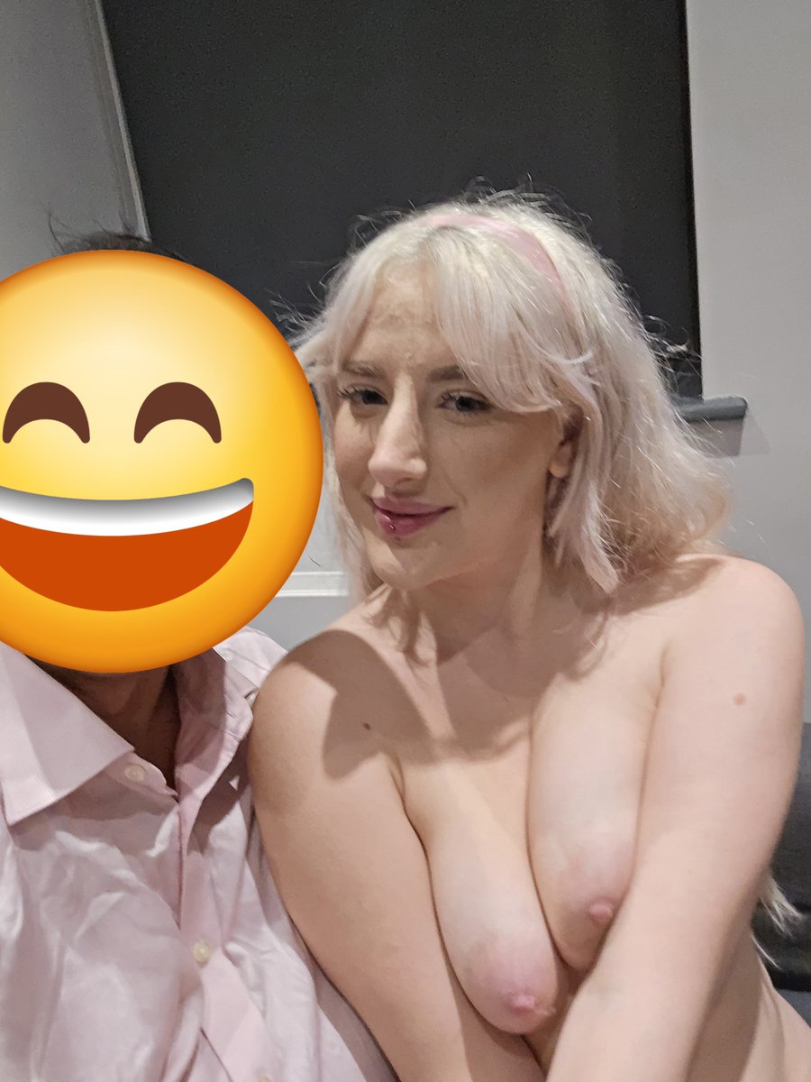 Cameron_Panda1's tweet photo. With @Sunfl0werDoll laid out like an Austin Powers Fembot all in pink we performed a gang bang on her while directed and filmed by @xxxJust18 @Cosplayxgirlsx in Wembley, London on 13 August 2025. Great time. https://t.co/XfbX9NyU71