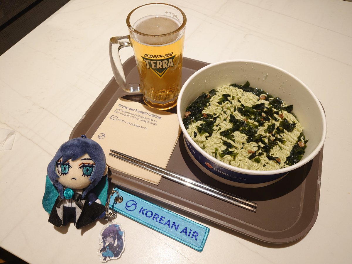 aaa_LAPIS_L's tweet photo. ラーメンライブラリー面白い🍜
好きな袋麺を選んでお湯入れて作るスタイル
ワカメラーメンいただきます https://t.co/QbVJhGJXdQ
