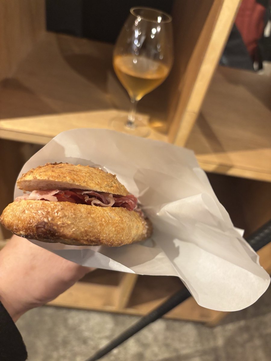 uriume's tweet photo. これからニール！！
SundayBakeShopお初。
サンドイッチいただきます！ https://t.co/Sy77RK29Fa