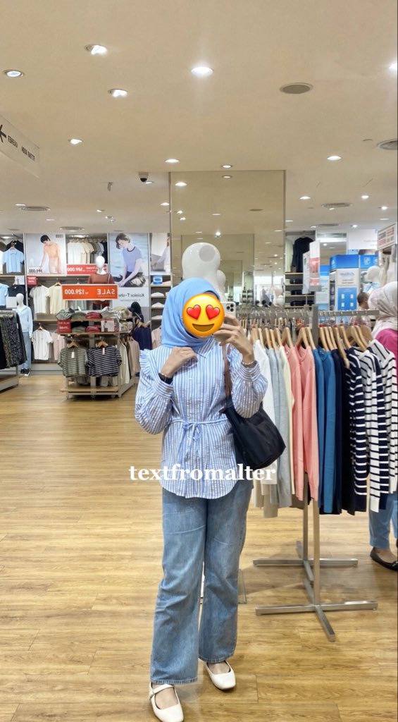 textfromalter's tweet photo. Altr! 

Ada yang mau mutualan sama mbak Jawa berusia dewasa? https://t.co/fKKn4AetXb