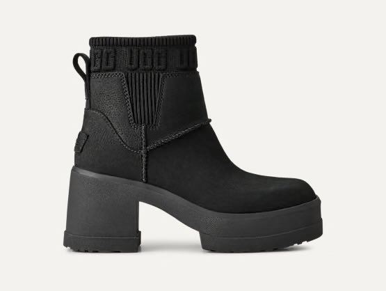 415air's tweet photo. UGGの季節、断然おすすめはMoxy Chelseaです！！👢
スタイル盛れる！重いけど私は歩きやすいし2万歩以上でも痛くない、疲れない

着画は夜なのでブレてますがブラウン（廃盤？？）、同じくUGGのルーズソックスと併せて履いてます🤎かわいい https://t.co/XFBXLGb3h6