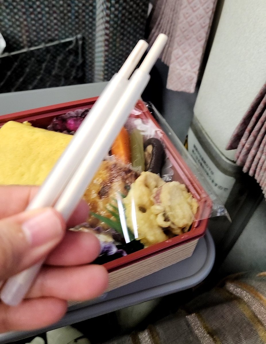 GureCoco82's tweet photo. しゃきーん！と長くなるお箸に初めて出会った🥢 https://t.co/uBJEqHuVbz