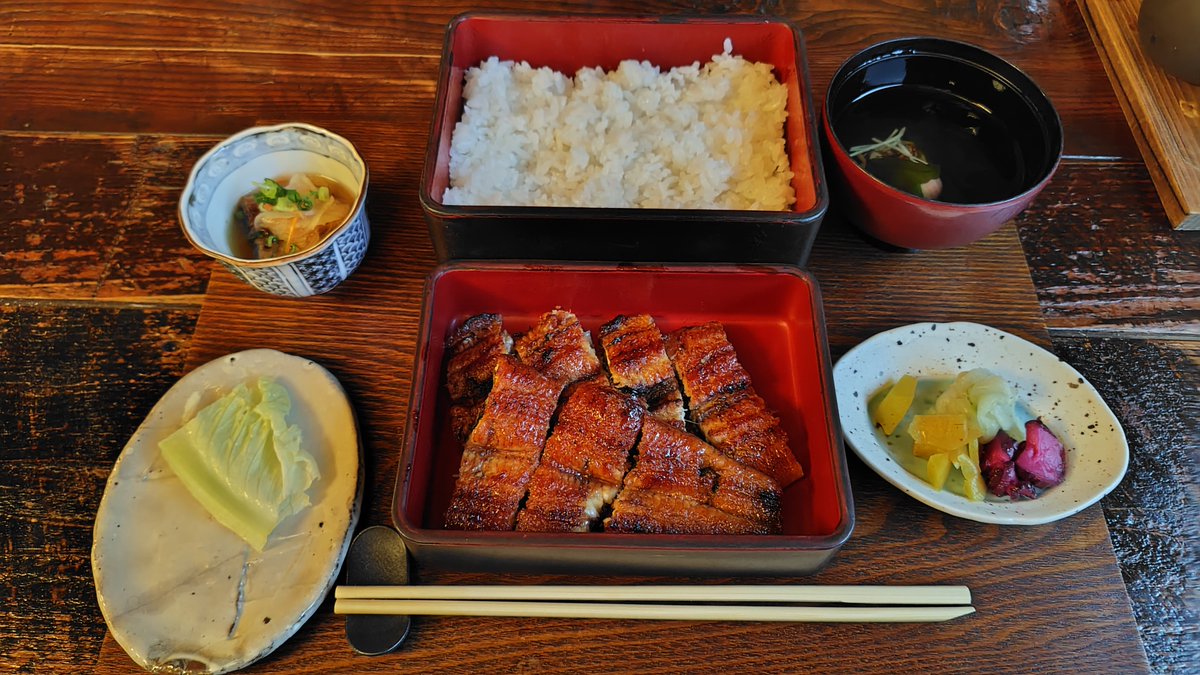 lermenist's tweet photo. 本日のデ部活は、うなぎ処万楽@宮崎にて、特うな重＋���巻を
直焼きの鰻は、タレタレしてなくかなり好みだった https://t.co/evWeUwI5SA