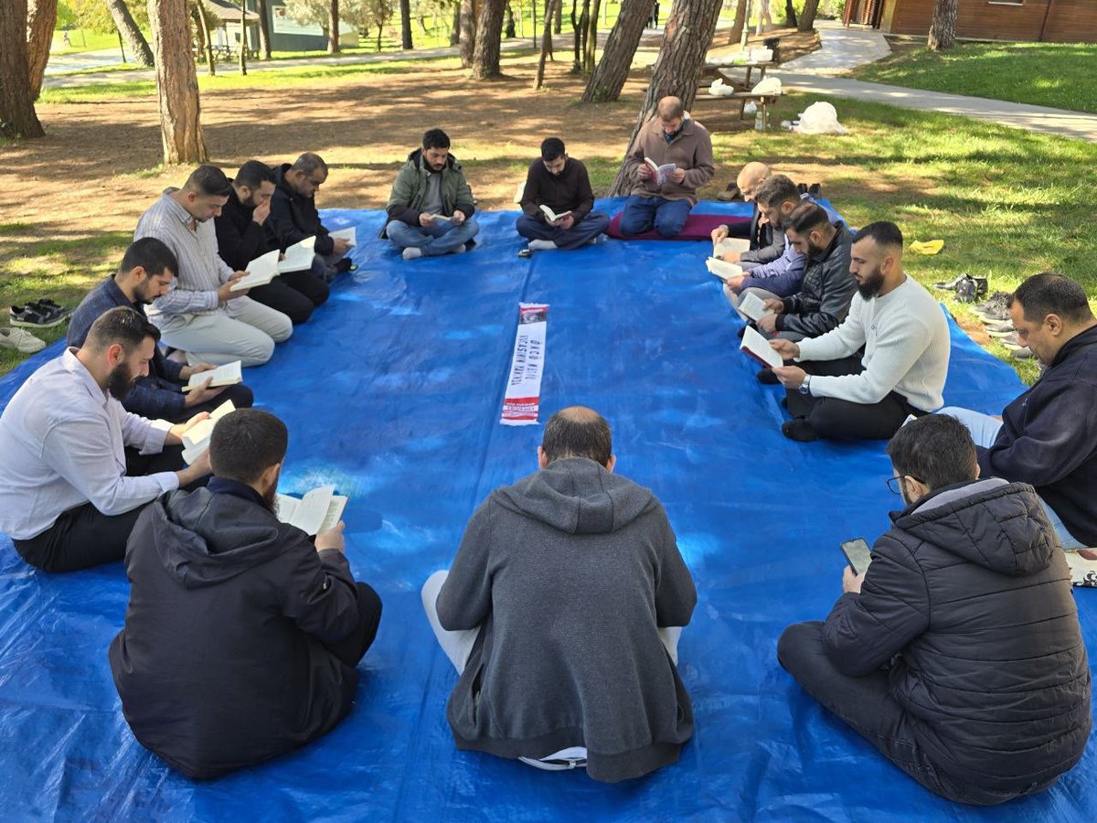 FurkanH41's tweet photo. “Bugünlerden geriye bir yarına gidenler kalır, bir de yarın için mücadele edenler.”

Alparslan Kuytul Hocaefendi, Semra Kuytul Hocahanım ve kardeşlerimiz serbest kalana kadar, her türlü eylem ve etkinliklerimiz devam edecektir!

#Kocaeli
#HocamlaOkuyorum
AlparslanHocaya Ozgürlük https://t.co/OLHryvfrHu