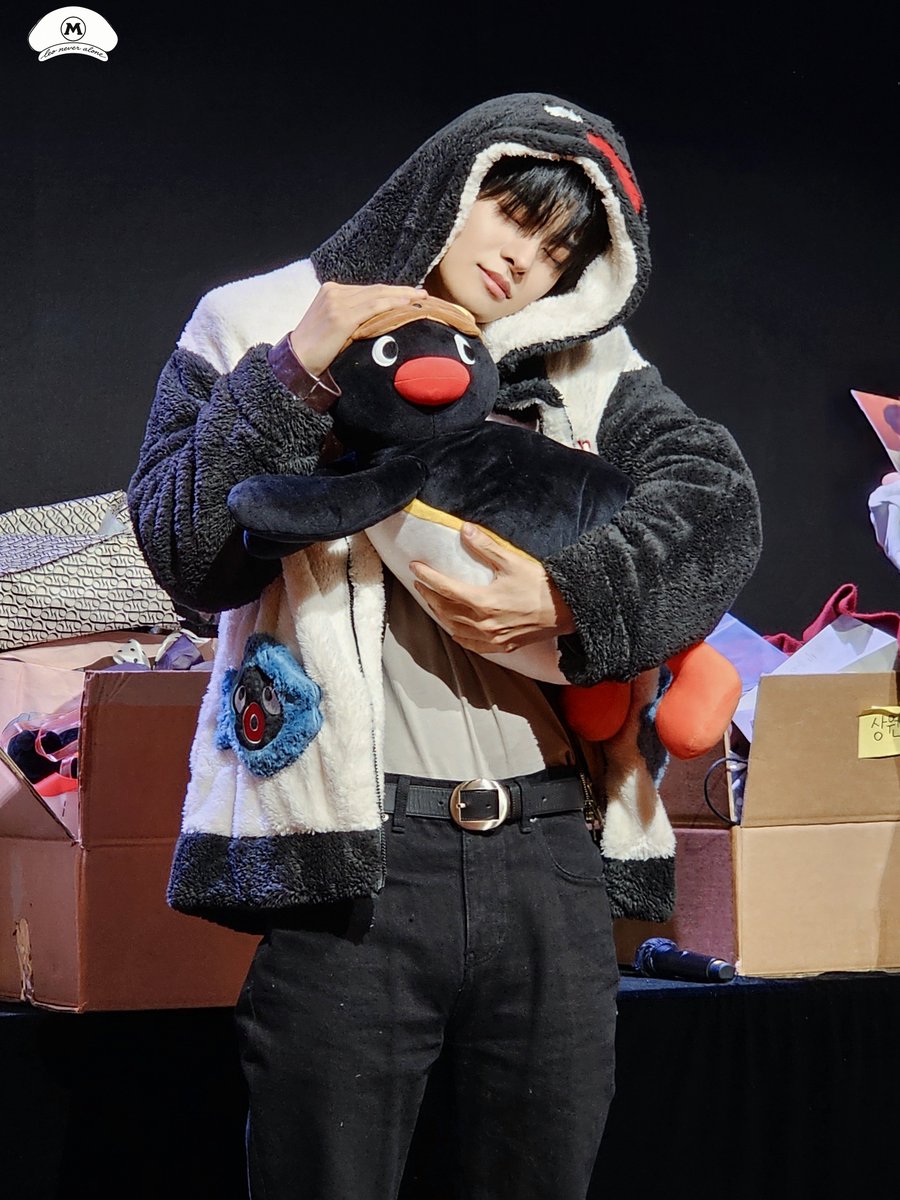 leo_never_alone's tweet photo. 261003 applemusic fansign LEO  
왜 이렇게 귀여워 ㅠㅠ 
#ALPHADRIVEONE #ALD1 #LEO #리오 #リオ https://t.co/SbJSjDwHOB