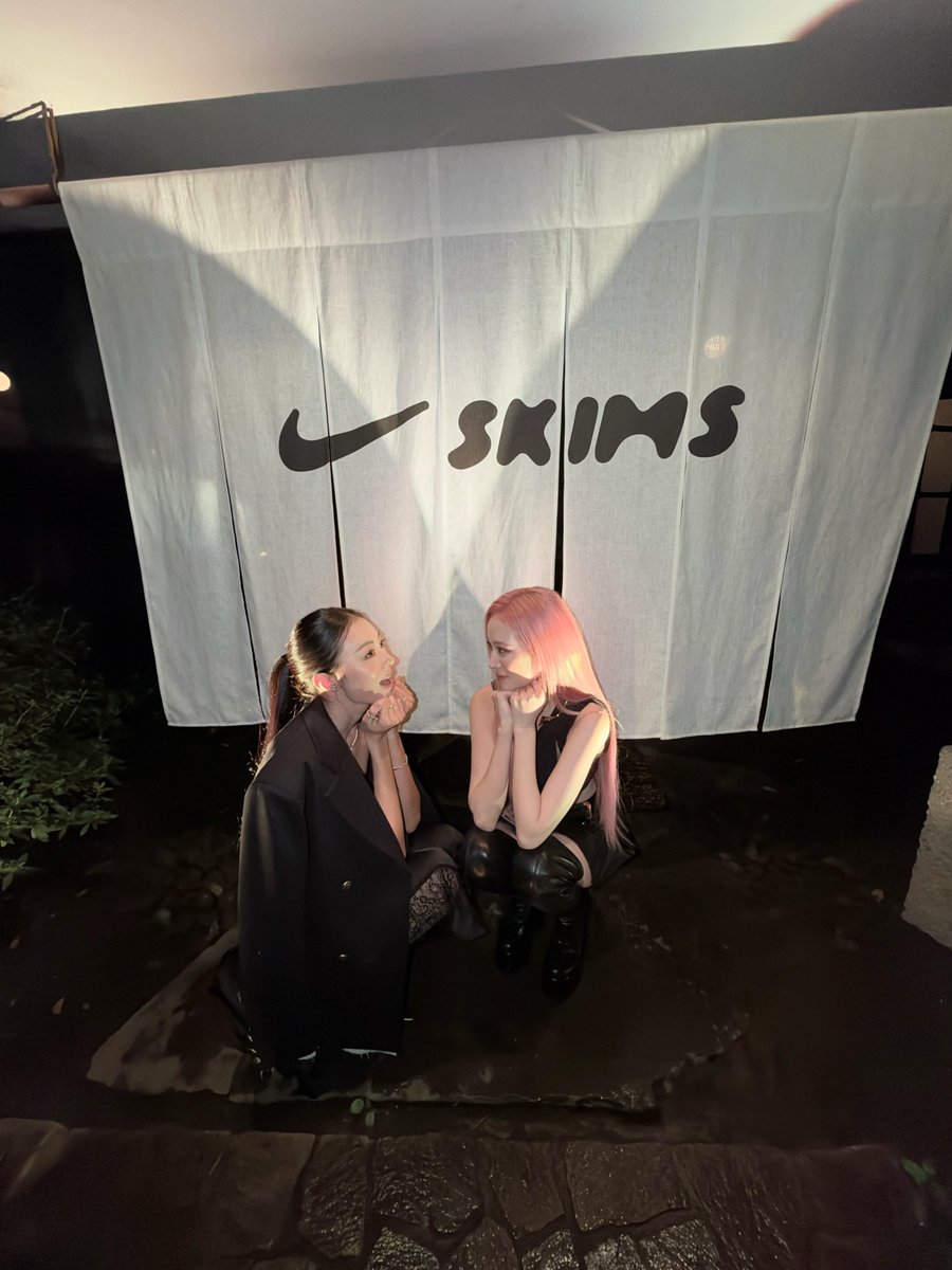 meovv_miyao's tweet photo. 먀가린즈 for Nike Skims in Tokyo https://t.co/4iQUu823o6