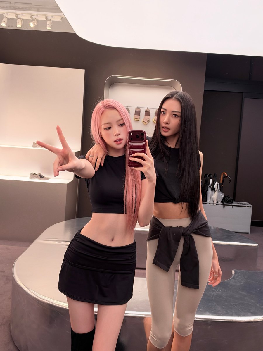 meovv_miyao's tweet photo. 먀가린즈 for Nike Skims in Tokyo https://t.co/4iQUu823o6