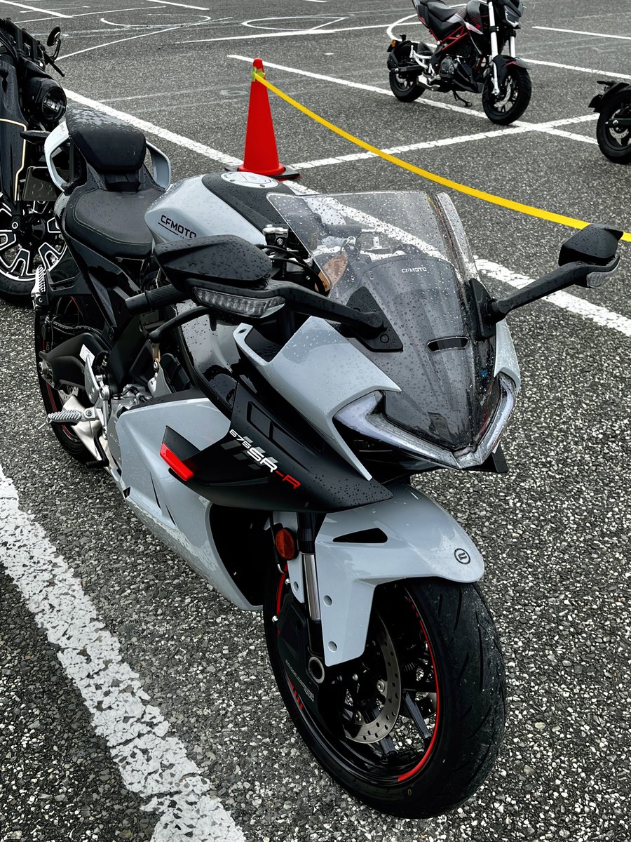 takano5214's tweet photo. 今回のバイクフェスで試乗したのはこちら
CF MOTO 675SR-R
TRIUMPH TIGER SPORT 800
BMW R1300R

675SR-R、3気筒675ccで期待してたが…圧倒的にデイトナのがいい😂
タイスポ800、660よりパワフル！
R1300R、初ボクサーエンジンだけど乗りやすさ◯ https://t.co/y7dJshqraU