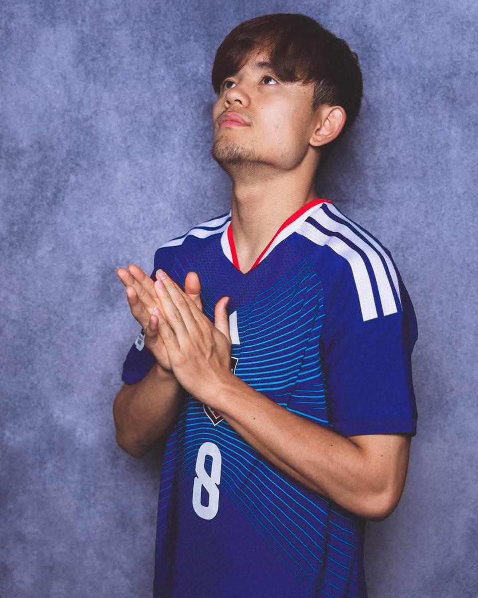Fooootest's tweet photo. 結婚発表後、久保建英が決意を語る🇯🇵🔥

▼

「伝える義務はないと思いますけど、幸せという気持ちを自分の口から伝えたいと思いました。

これまでは育ててくれた両親、家族のために頑張ってきましたけど、これからはまた違った家族のためにも頑張らないといけないなと思っています。

みんなから『おめでとう』と言われたけど、言われたらやっぱりうれしいですね」