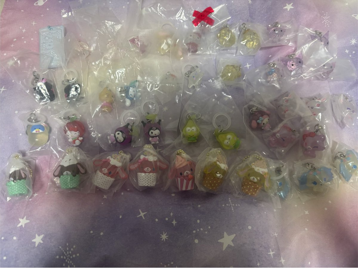 l_niconico_'s tweet photo. めじるしアクセサリー　交換
いないいないばぁ　ツムツム　キティジャッキー　アンパンマン　シュガーバニーズ  ぜんまいざむらい　サンリオ

求▶︎画像1枚目

譲▶︎写真２枚目から（くだものめじるし、めんだこなど）

※一部家族分のためお時間いただく場合あり

郵送優先 https://t.co/dMZsDMshzS