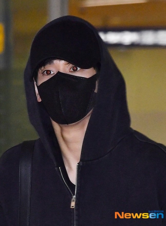 DallyeoHu's tweet photo. 김수현, 가려도 감출 수 없는 멋짐 [포토엔HD]
https://t.co/5roPqqUyjM

김수현, 시크한 눈빛 하나로 공항 장악 [포토엔HD]
https://t.co/Rh54t8jOJH

김수현, 가려도 빛나는 입국장 존재감 [포토엔HD]
https://t.co/GJ7z5UWjOz

입국장 김수현, 마중 나온 팬들보고 깜놀~[포토엔HD]
https://t.co/LyfzEhHWbr

#김수현 #KimSooHyun
#キムスヒョン #金秀賢
#WeStandwithKimSooHyun
#KnockOff #김성준 #넉오프
#김수현입국