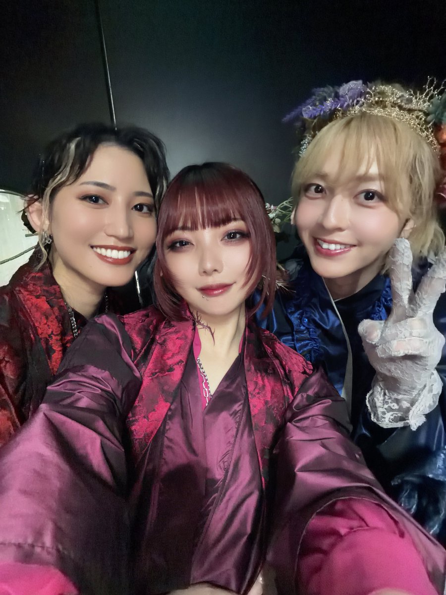 aizome_karen's tweet photo. #ロミジュリOC

全公演終了しました。
はじめてのCMS参加でしたが、みえる景色が本当にずっと美しくて、心から幸せな日々でした。
ティボルトを演じられてよかった。
沢山の応援ありがとうございました🥀

なんとも心強い我らがロミジュリ
ななきロミオと���さジュリエット
戦友マキューシオ星波さん🌟
愛すべきキャピュレット家の人々。