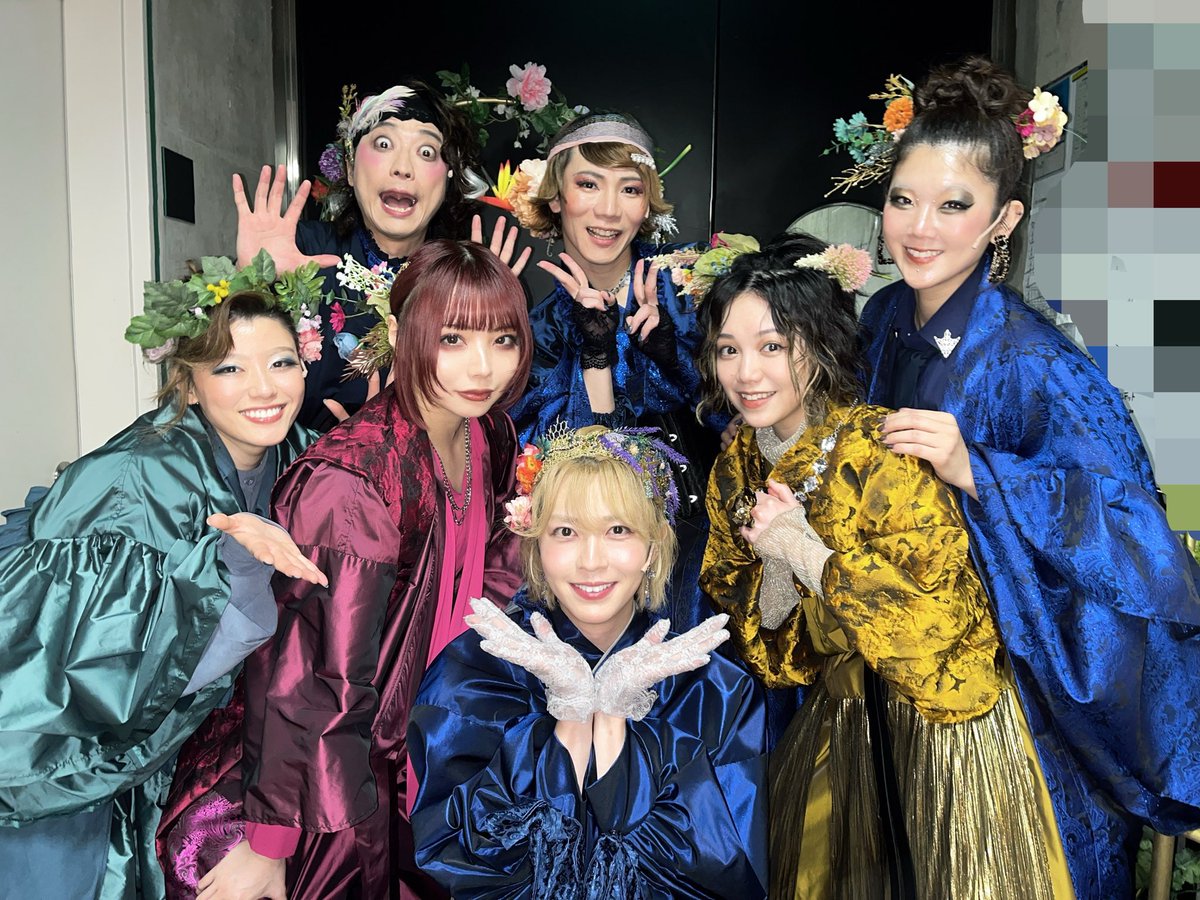 aizome_karen's tweet photo. #ロミジュリOC

全公演終了しました。
はじめてのCMS参加でしたが、みえる景色が本当にずっと美しくて、心から幸せな日々でした。
ティボルトを演じられてよかった。
沢山の応援ありがとうございました🥀

なんとも心強い我らがロミジュリ
ななきロミオと���さジュリエット
戦友マキューシオ星波さん🌟
愛すべきキャピュレット家の人々。