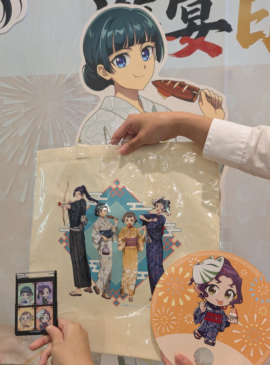 emickeyhappy's tweet photo. 遊宴日和～！横浜の帰りに寄ってもらった🎶
グッズは潤沢にあって、過去のグッズも色��あった！
ゲームはやるつもりなかったけど、娘二人に煽られて3回分購入。
私は参加賞(子翠)😢
次女は一等の乳酪でミニキャラミラー✨🎯
長女はなんと特等の加加阿でトートバッグ✨🎯🎯
うちの子達 えらすぎるっ♡ https://t.co/M9MEYTvaZW
