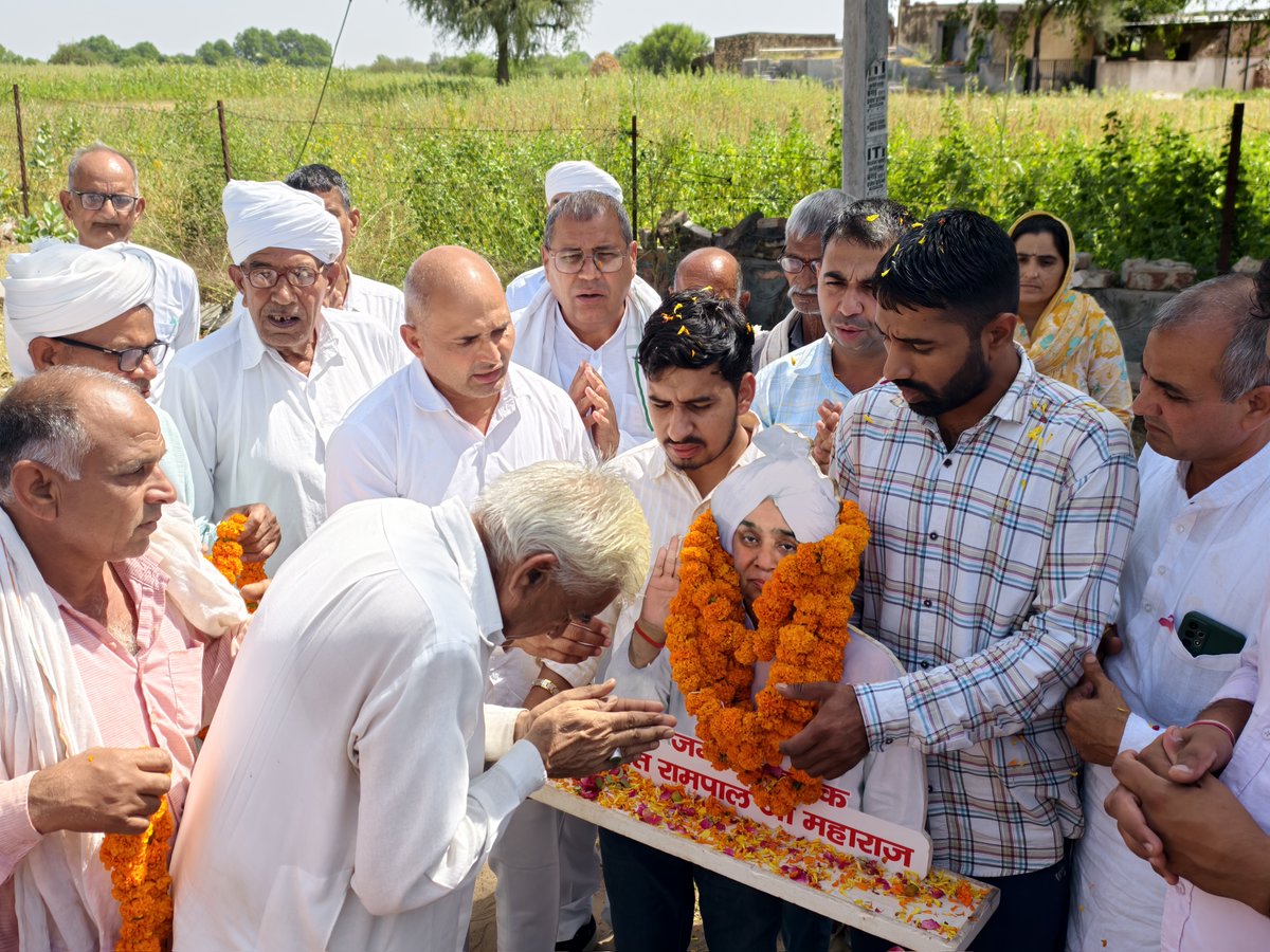 SatlokChannel's tweet photo. बेजुबानों का सहारा गौ सुरक्षा अभियान के तहत संत रामपाल जी महाराज द्वारा श्री कृष्ण गौशाला समिति, आबूसर, झुंझुनू (RJ) को 250 क्विंटल चारा भेंट एवं 70×40 फीट टीन शेड चारा गोदाम किया मंजूर | 4 अक्टूबर 2026 https://t.co/g8d4yWcAXN