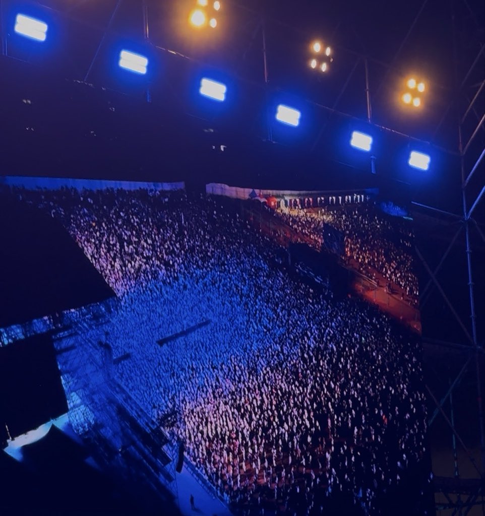 DO_DO_0622's tweet photo. 인파 미쳤어ㅓㅓㅓ 씨엔블루 최고야 그냥 https://t.co/tNvnjsoW6m