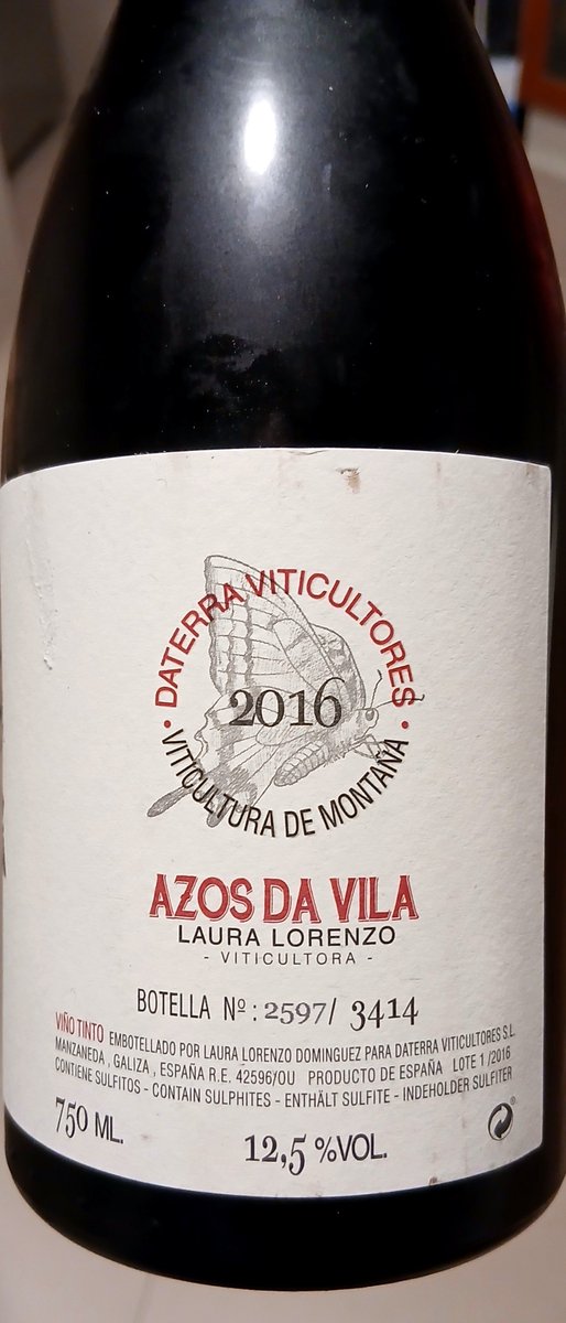 nacho_pelaez's tweet photo. Magia de cepas centenarias embotellada por @lauradaterra @DATERRA_ con el plus de unos años en botella. Un solomillo de cerdo ibérico con polvo de pistachos y pimientos caramelizados, perfecta pareja de baile para este Azos da Vila 2016. La vida hay que disfrutarla 😊🙃 https://t.co/LAyzxON5DR