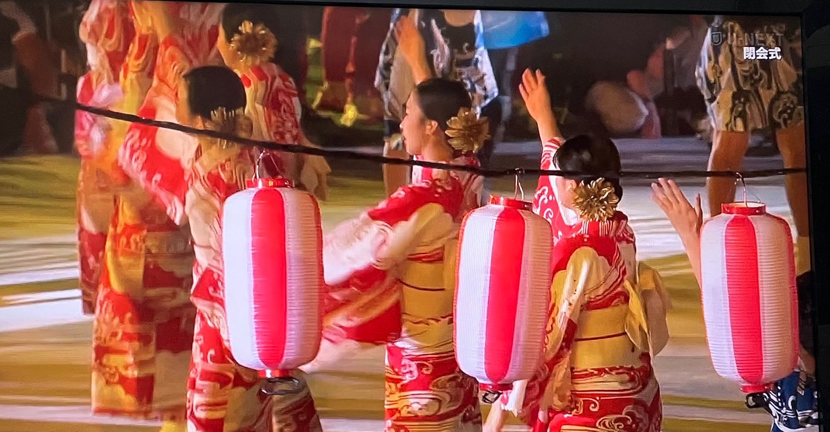 Yuutoyume's tweet photo. ド派手に櫓が出来上がって秋祭りパーリー始まってまっせ
＃アジア大会
＃閉会式 https://t.co/3cExxv0Ciu