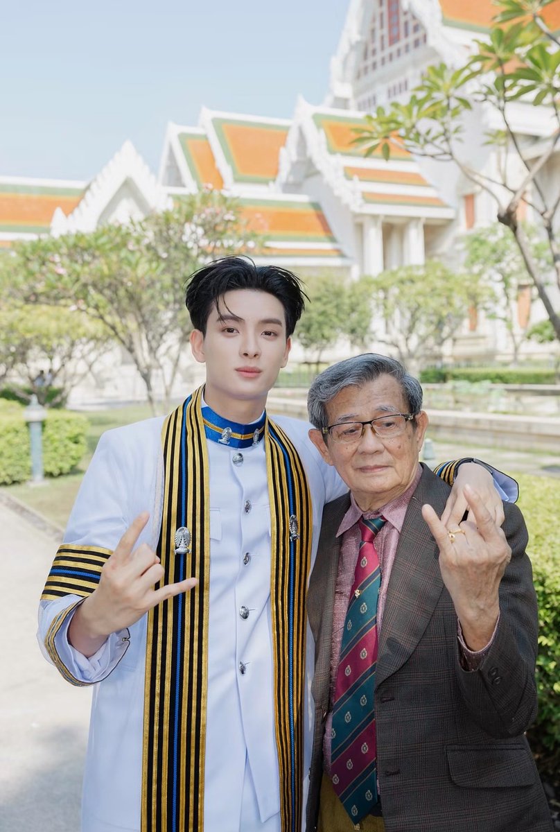 numniimkp's tweet photo. ขุนพลกับแฟม มีคุณปู่ด้วยน่ารักอบอุ่นที่สุดดด 🤍🫶🏻

#KHUNPOL https://t.co/9NbvIaJYDy