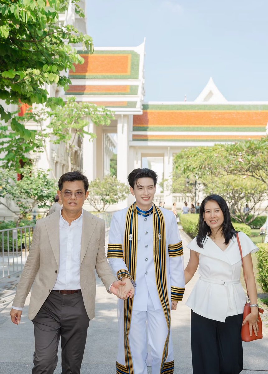numniimkp's tweet photo. ขุนพลกับแฟม มีคุณปู่ด้วยน่ารักอบอุ่นที่สุดดด 🤍🫶🏻

#KHUNPOL https://t.co/9NbvIaJYDy