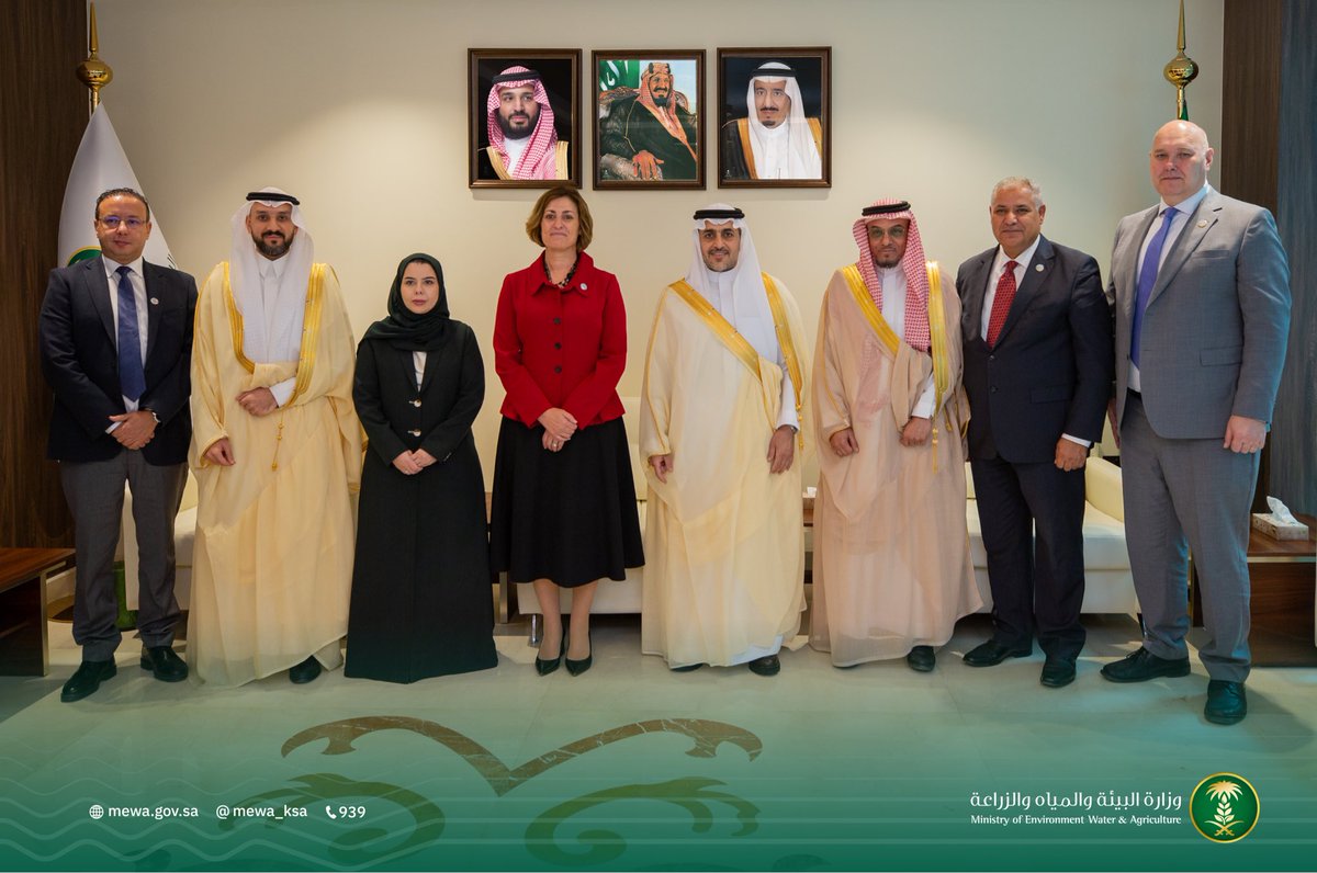 MEWA_KSA's tweet photo. معالي نائب الوزير يلتقي نائب المدير العام لمنظمة الأغذية والزراعة للأمم المتحدة (الفاو)، وجرى خلال اللقاء مناقشة عدد من الموضوعات ذات الاهتمام المشترك في مجالات الزراعة والأمن الغذائي. https://t.co/oph7PEq8Yk