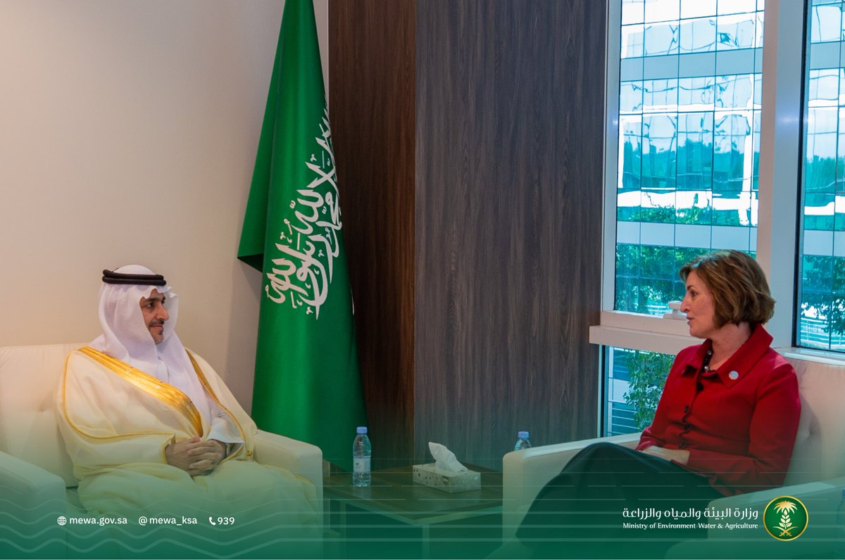 MEWA_KSA's tweet photo. معالي نائب الوزير يلتقي نائب المدير العام لمنظمة الأغذية والزراعة للأمم المتحدة (الفاو)، وجرى خلال اللقاء مناقشة عدد من الموضوعات ذات الاهتمام المشترك في مجالات الزراعة والأمن الغذائي. https://t.co/oph7PEq8Yk
