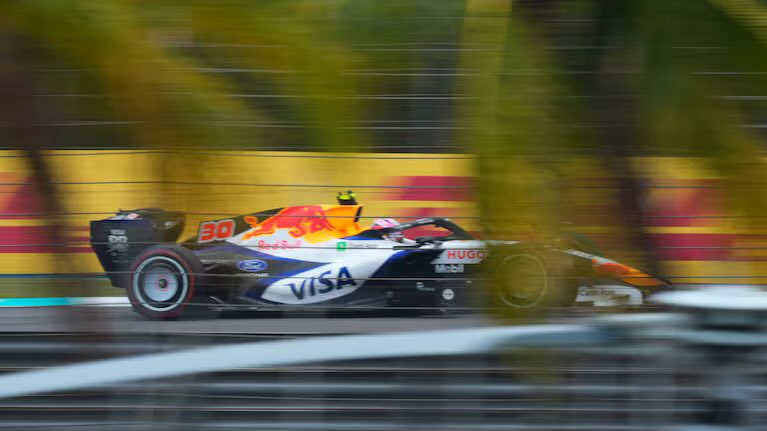 TheLawsonEra's tweet photo. Liam Lawson once again showing why he’s been the class of the midfielders this year. 

- Car didn’t start on the grid
- P3 at Turn 1 
- Battling with much faster cars 
- P7 

GIVE THE MAN A CONTRACT https://t.co/90to3lDzqZ