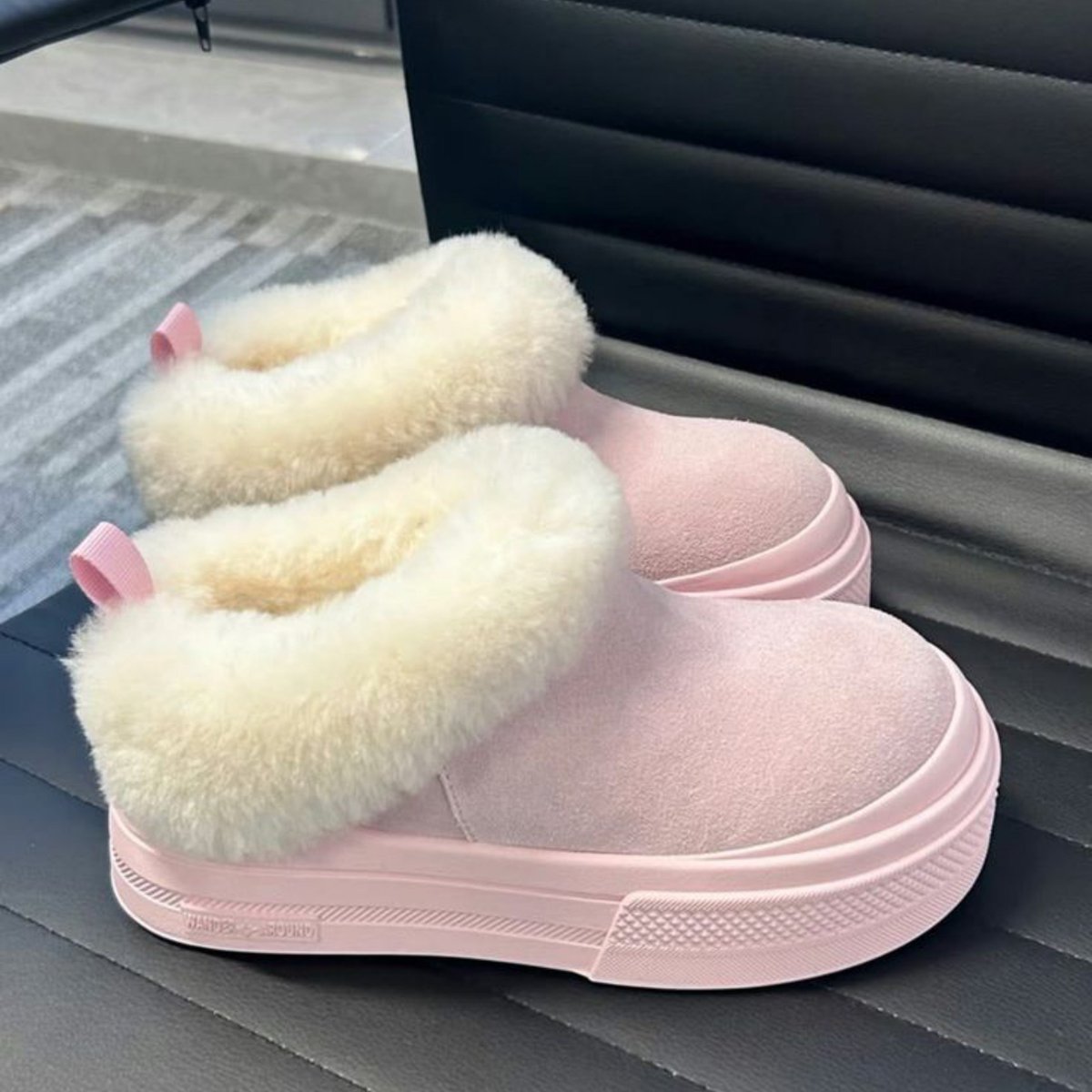 _thepinkagenda's tweet photo. pink fur slides https://t.co/uxnmOn8kkD