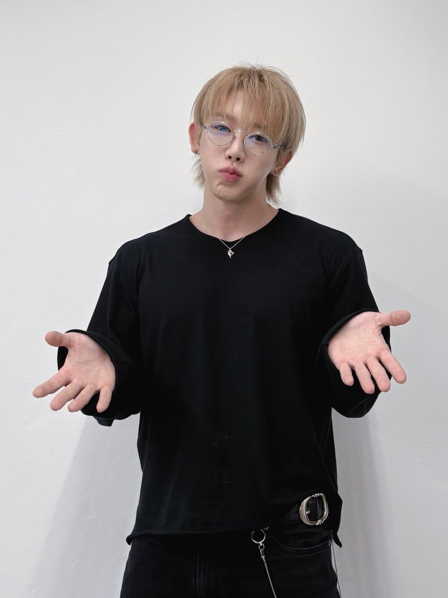 official__wonho's tweet photo. 아기고양이의 천사 여깄다!

#WONHO #원호
#CORE
#DontWakeMeUp #Answer https://t.co/ln23rixYRv