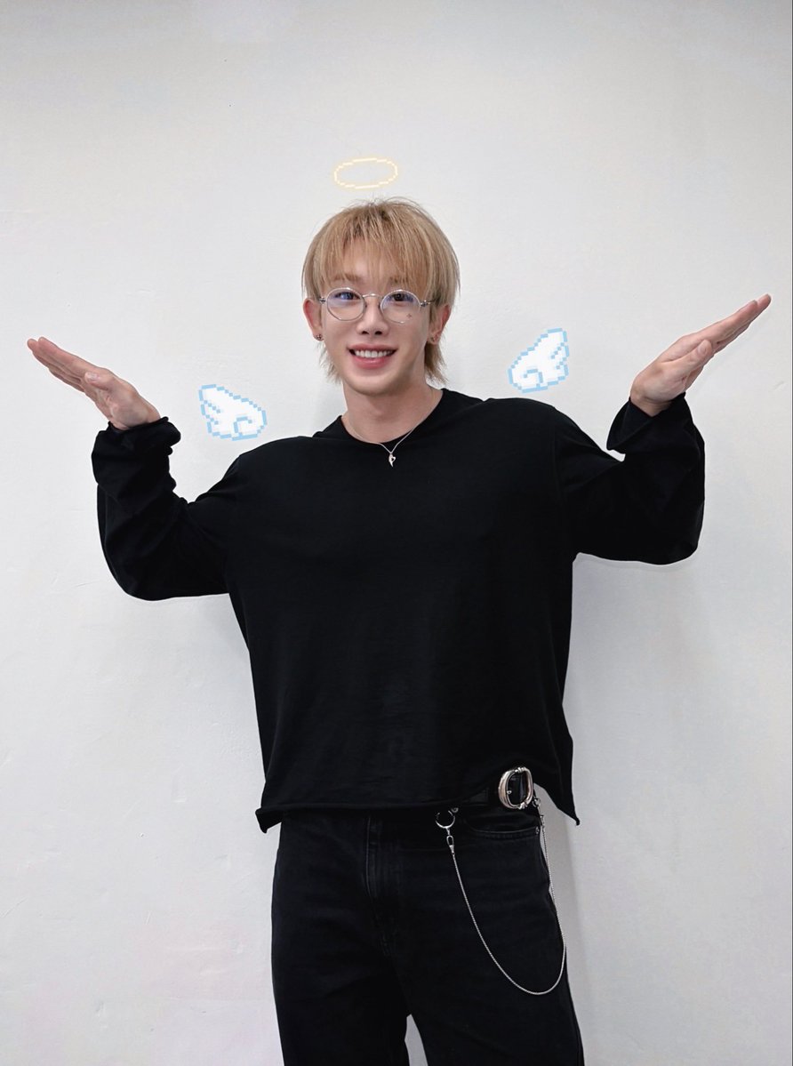 official__wonho's tweet photo. 아기고양이의 천사 여깄다!

#WONHO #원호
#CORE
#DontWakeMeUp #Answer https://t.co/ln23rixYRv