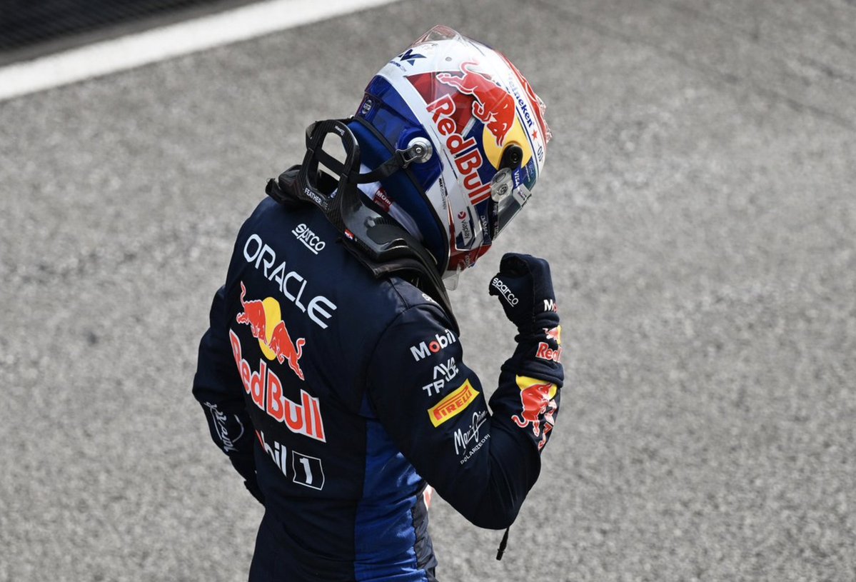 F1efsane's tweet photo. Bu arada Verstappen, yarışı hat trick yaparak kazandı. https://t.co/oy1JUNLcXS