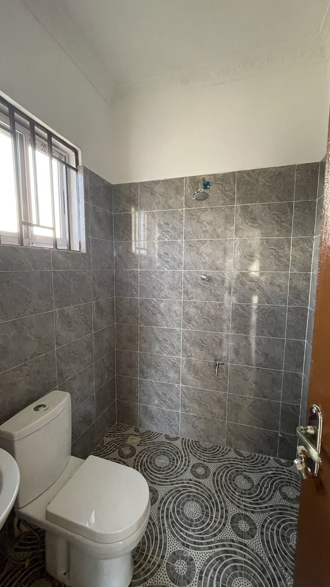 De_wan1_'s tweet photo. Not the kind to put my biz online but this is a huge step for me. It’s been some year already for me.

Finally rented my own space. Never imagined!🥹😭 https://t.co/43rBacoRC8